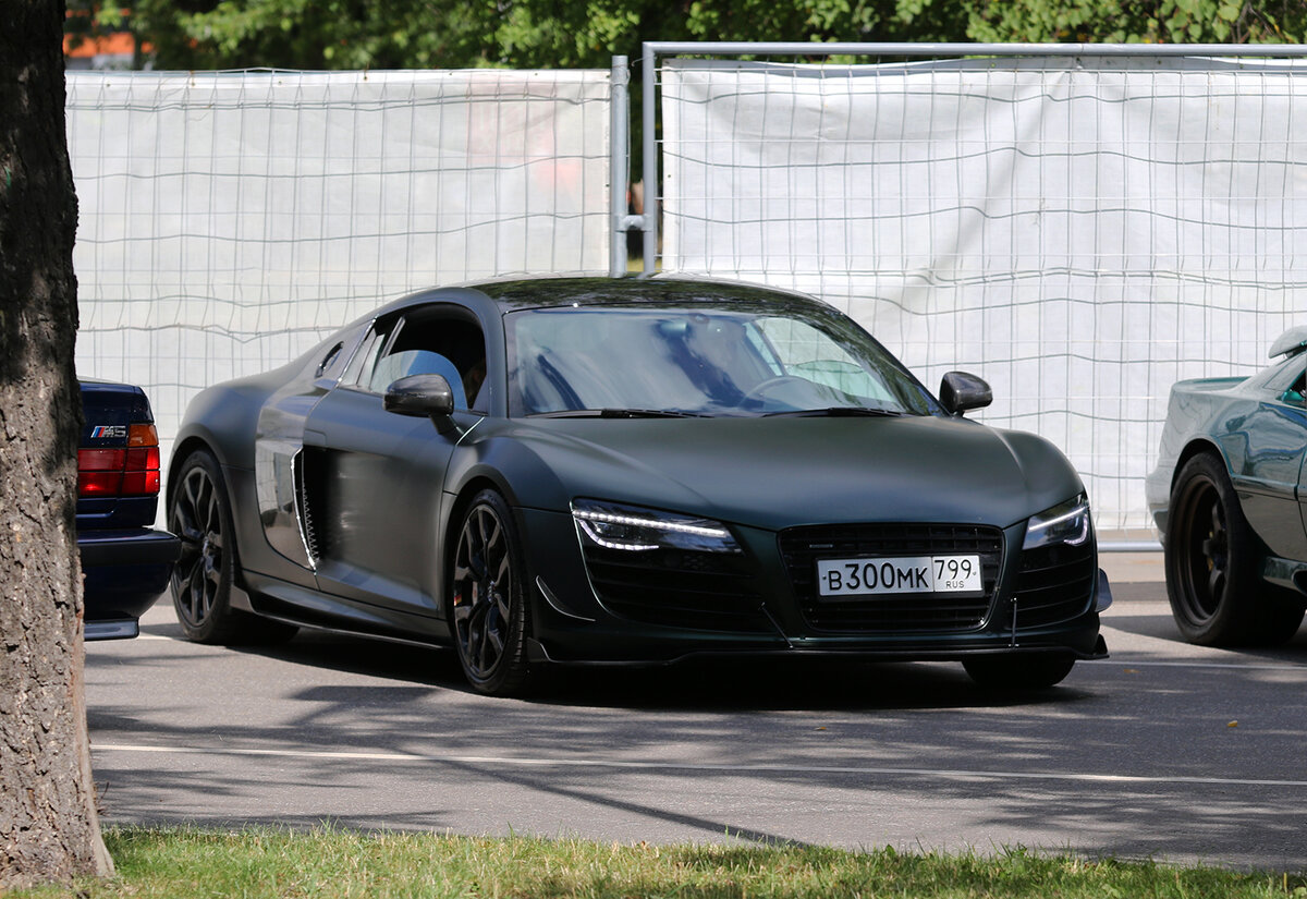 участники встречались на въезде "Север-1". Audi R8 2011 года выпуска. 