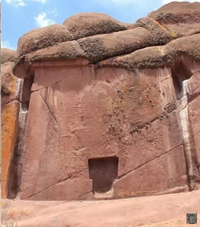 Памятник Араму-Муру уникальный древний объект в Перу, предположительно построенный инками.