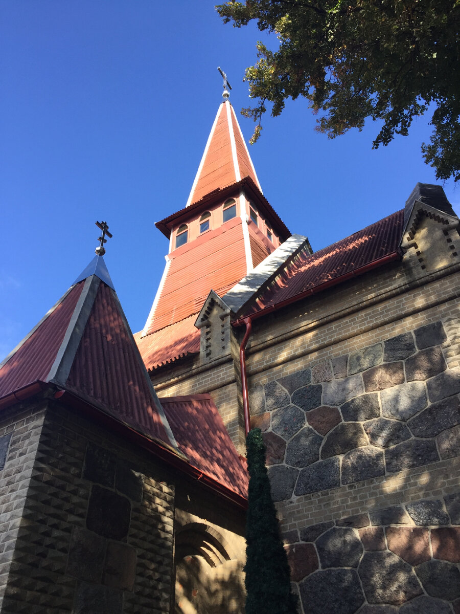Церковь, бывшая кирха. Фото сделано автором и принадлежит автору 