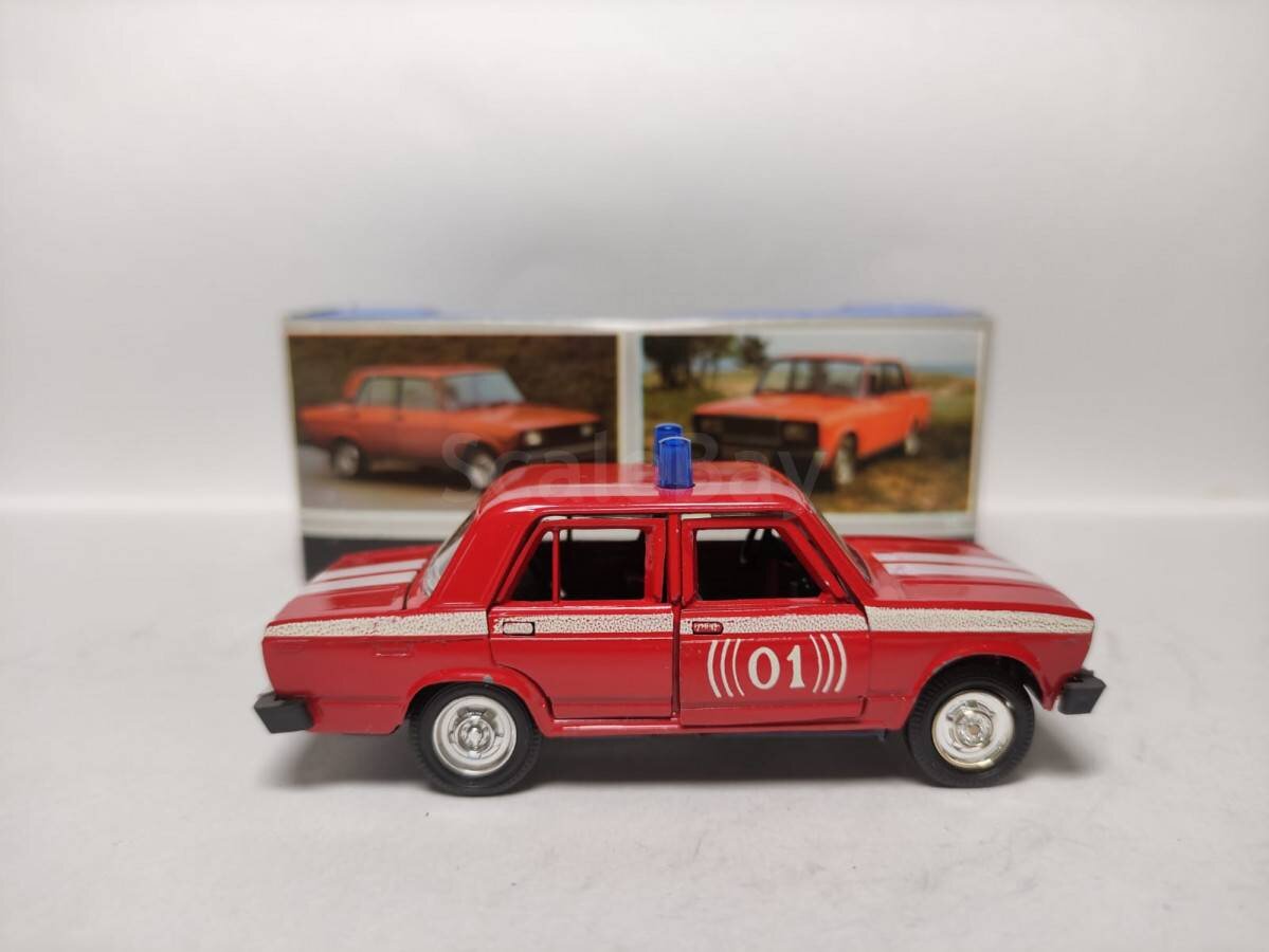 В 90-е, а также в начале 00-х - саратовские модели Жигулей 2105 и 2107 вместо "Телефон 01 Москва 15" - имели тамп "((01))". Кроме того, такие экземпляры характеризуются полосой через весь кузов. 