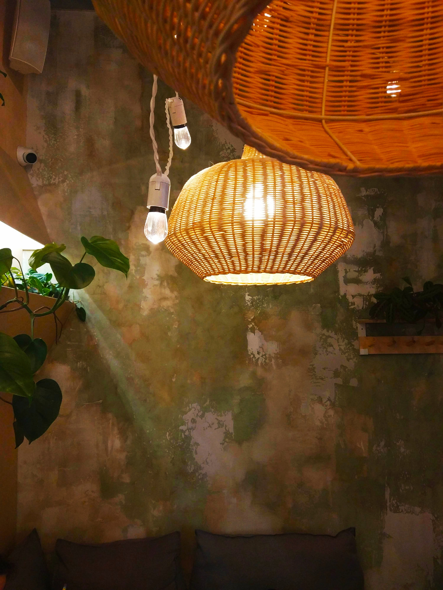 Светильники на фото иллюстрируют мою миссию: я вношу ясность в размышления собеседников.