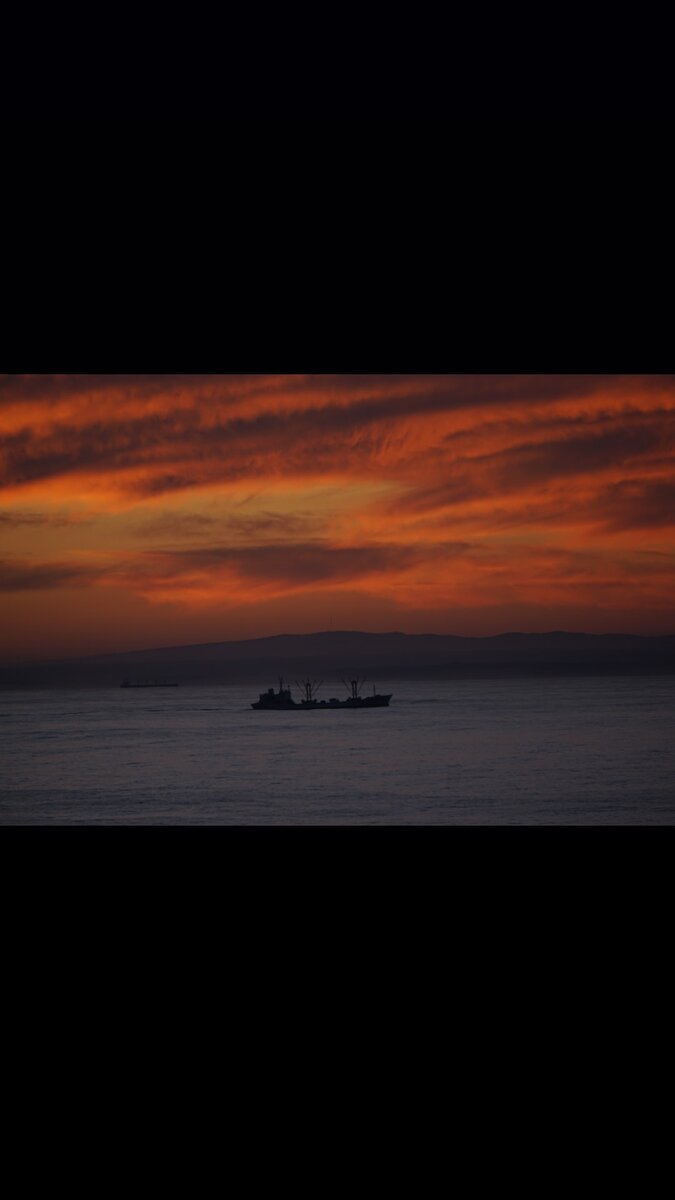 Поздний вечер в море