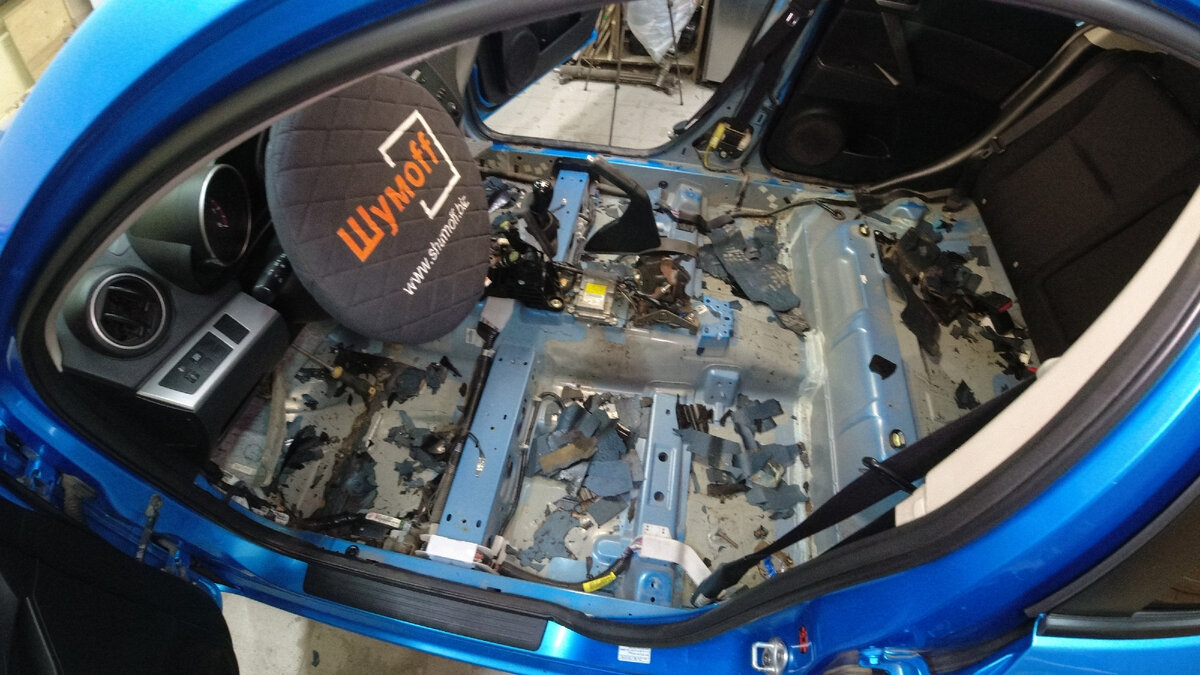 Здесь штатный вибродемпфер уже демонтирован.