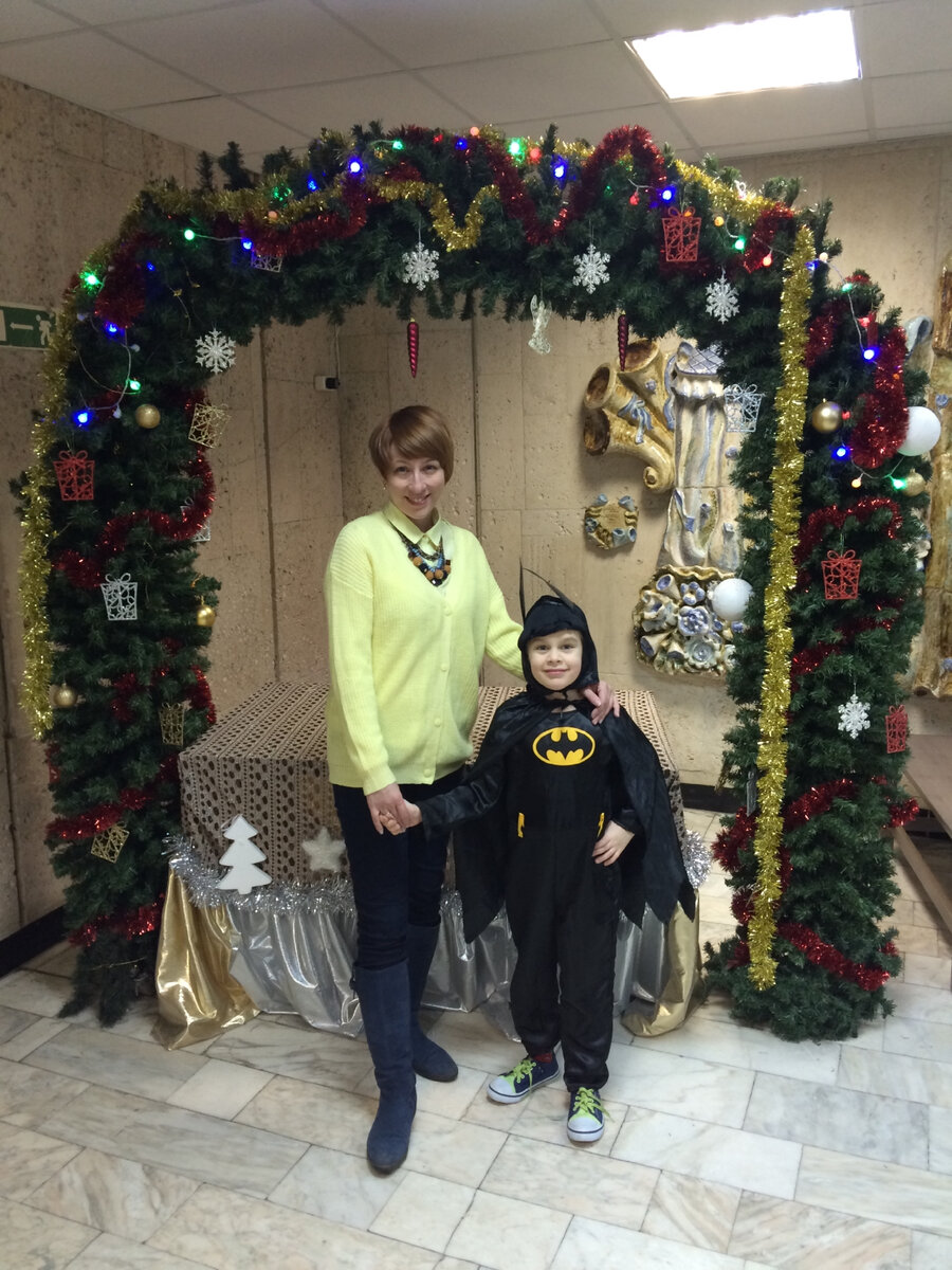 Фото автора. Витя в подготовительной группе. Мне кажется, не случайно дети в 6-7 лет начинают фанатеть от супер-героев. Мир вокруг становится все сложнее, непонятнее. Так хочется немного супер-силы, чтобы чувствовать себя уверенно 