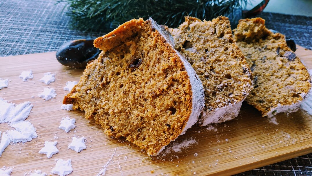 Выпечка с финиками. Выпечка с финиками. Кекс финиковый. Выпечка с финиками. Пирог с финиками.