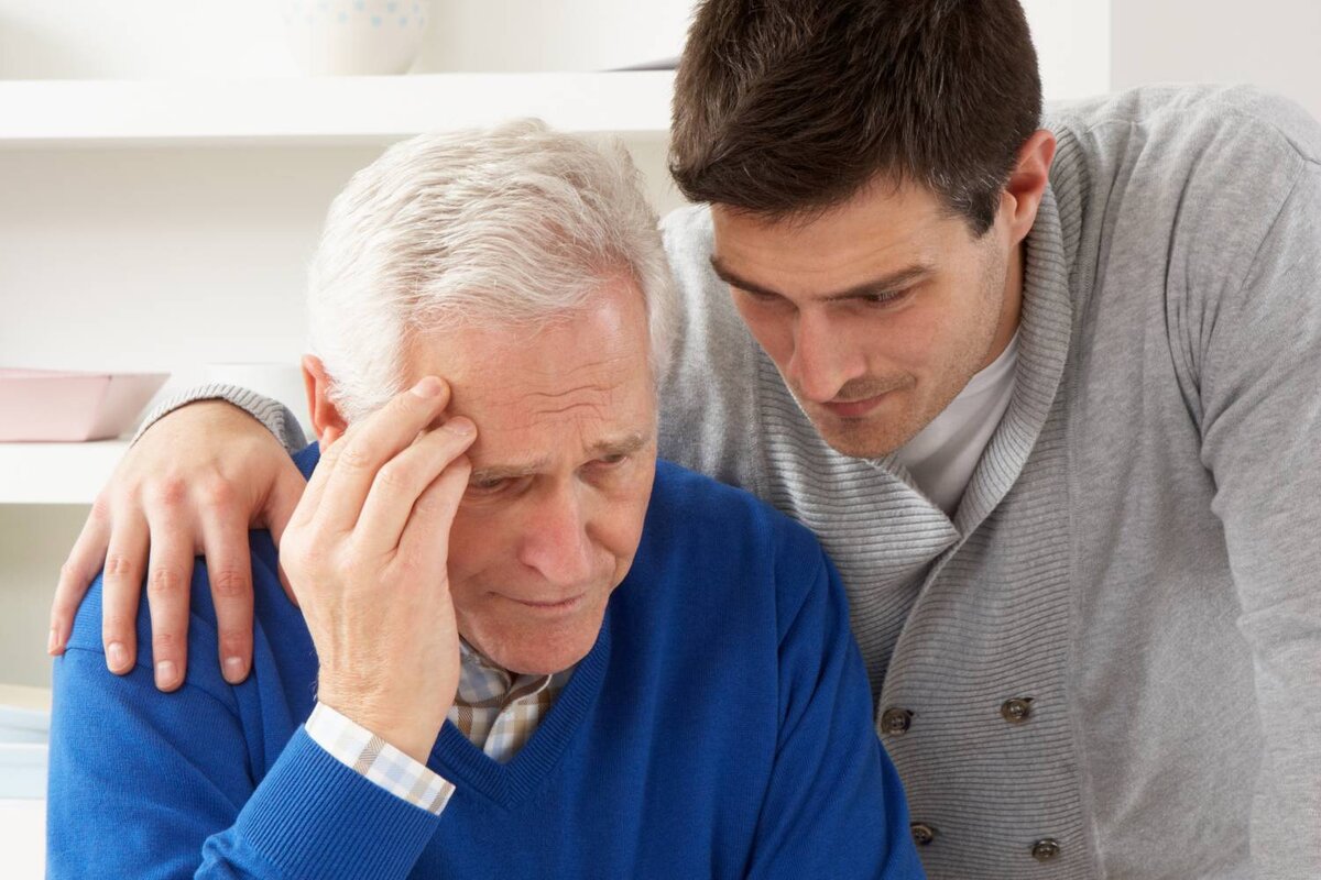 Люди с Альцгеймером. Слабоумие у пожилых. Пациент с нарушением памяти. Что такое деменция у пожилых людей.