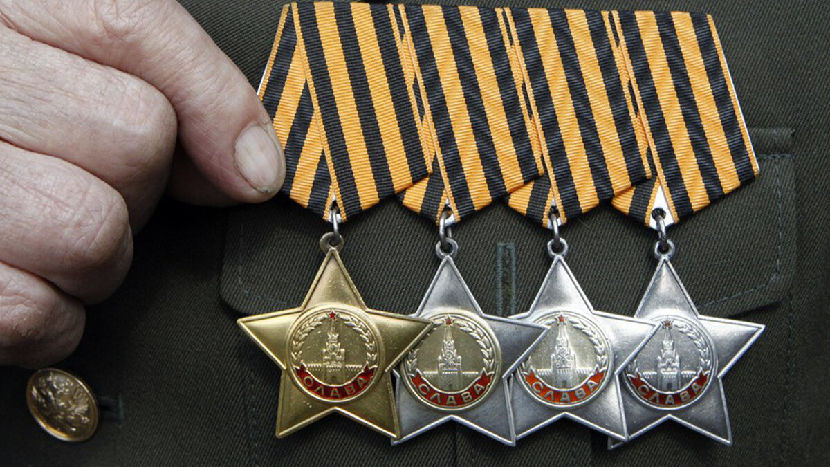 Награда 4 дня. Орден полный кавалер ордена славы. Орден славы советского Союза. Орден солдатской славы 3 степени. Кавалер ордена славы 2 степени это.