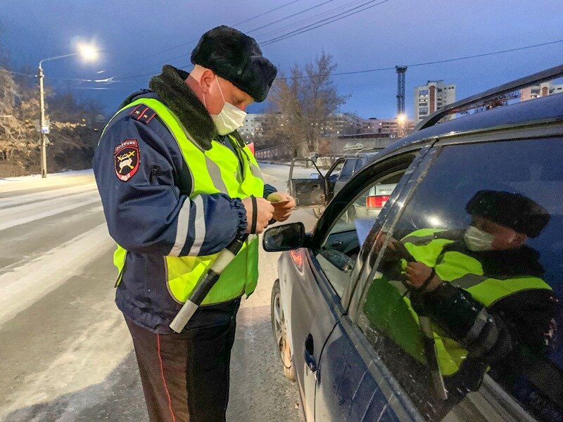 Пассажиры сзади не пристёгнуты ремнем безопасности кто будет платить ...