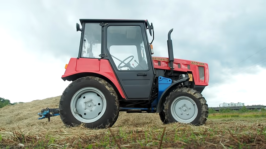 Трактор «Беларус - 320.4М» с минским двигателем 