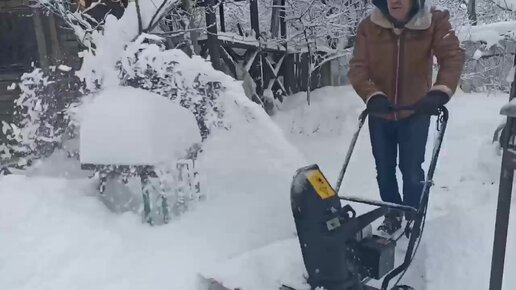 Снегоуборщик - зимняя сказка для загородных жителей