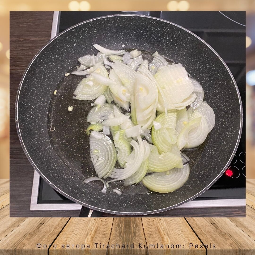 Лук томим на воде, без добавления масла