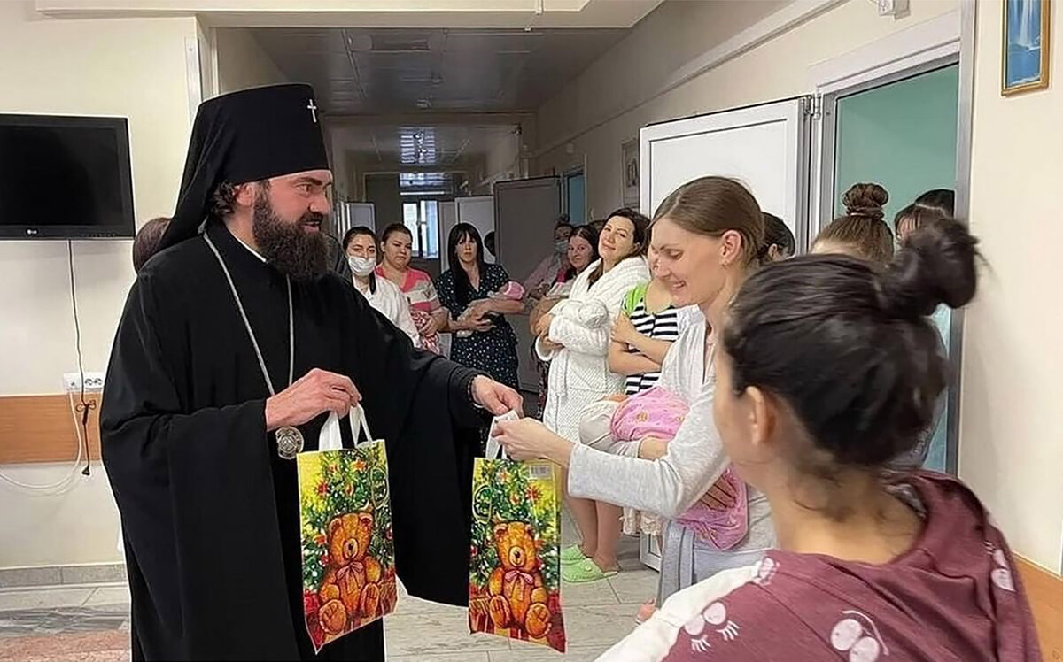 Вручение подарков молодым мамам