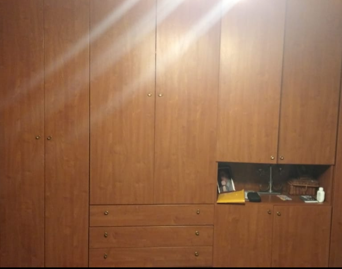 Это не всё. За кадром осталось примерно столько же этих шкафов.