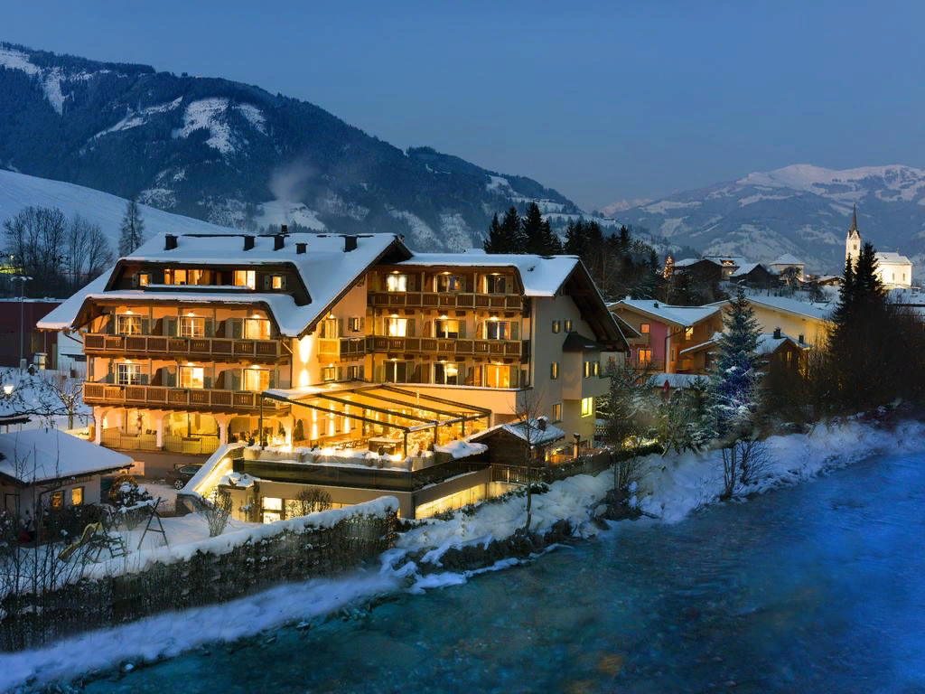 Now am see. Капрун Австрия горнолыжный курорт. Капрун Tauern Spa Hotel. Целль-ам-Зее Австрия. Гостиница Горная Австрия.