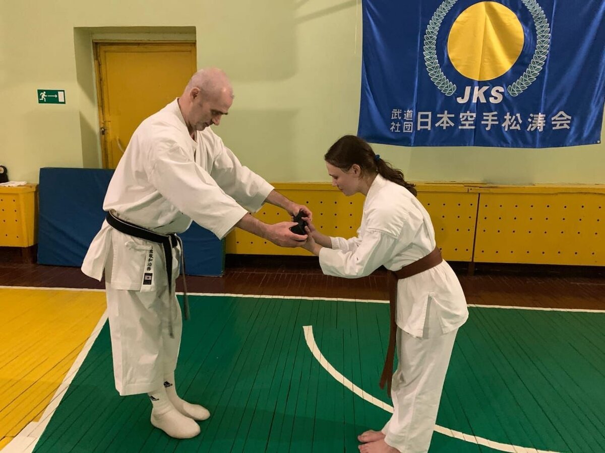 Каратэ ана. Форма судей карате шиторю. Степанов сергей владимирович каратэ. Урок карате фото. Всемирный союз каратэ до шотокан рю казэ ха.