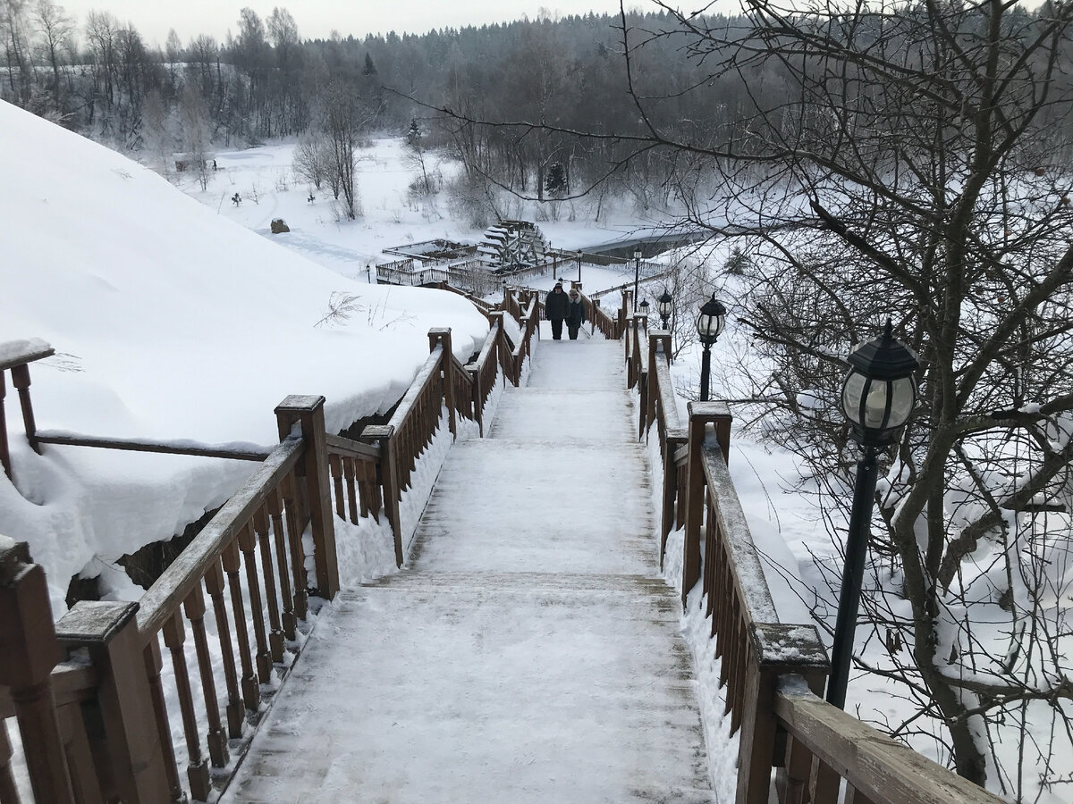 Село Радонеж. Спуск к святому источнику, купели и водному колесу 