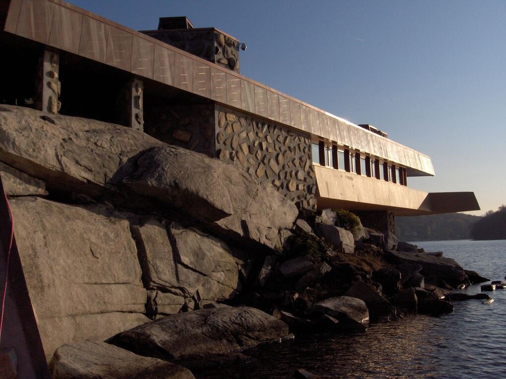 Дом над озером Махопак (Lake Mahopac house). 