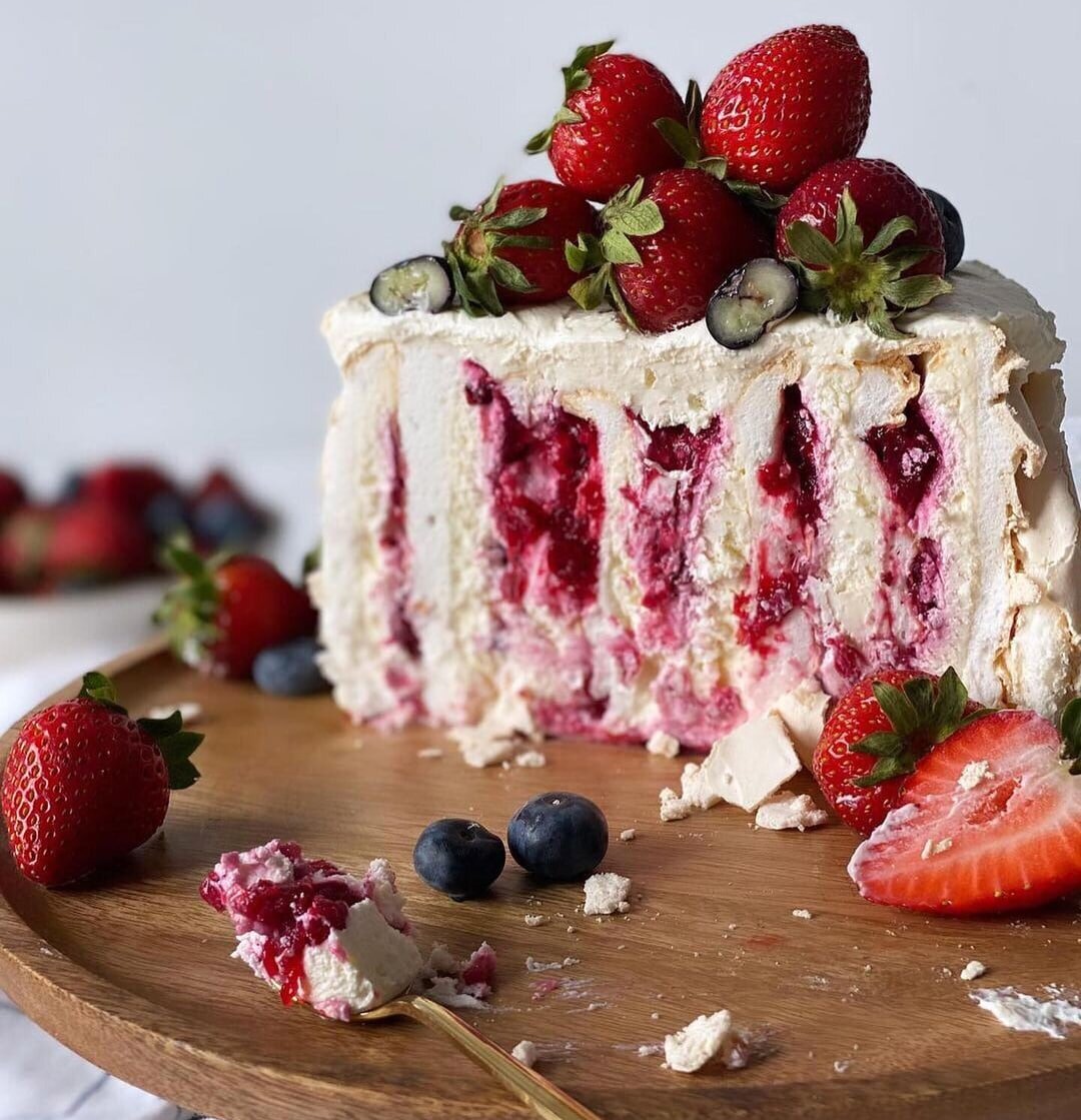 Меренговый торт с ягодами