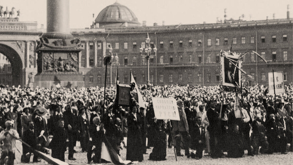 Патриотический подъем народа. Манифестация на Дворцовой площади 1914. Всеобщая мобилизация в России 1914 года. Патриотическая манифестация в Москве 1914 г.