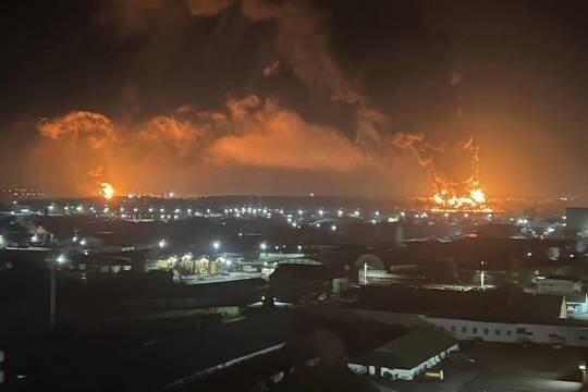    В Брянске в ночь на 25 апреля загорелись две нефтебазы