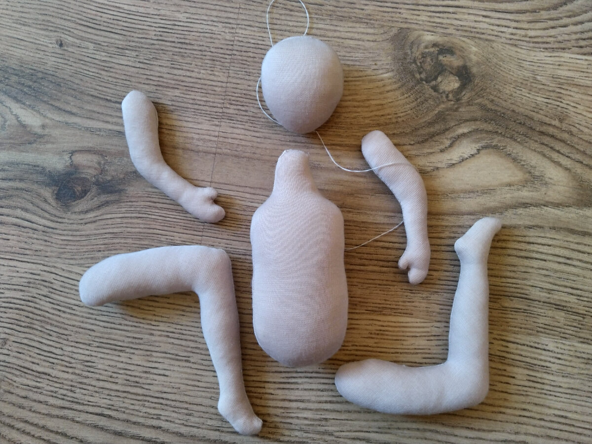 Так детали выглядят сразу после набивки, без разминания и разглаживания. Надо бы, конечно, но не могу