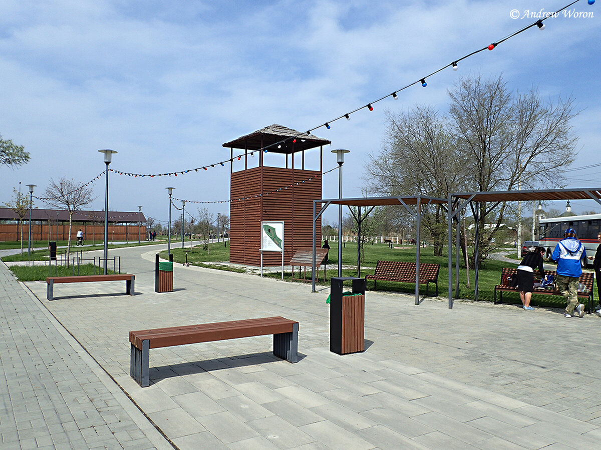 Основная аллея парка Донской