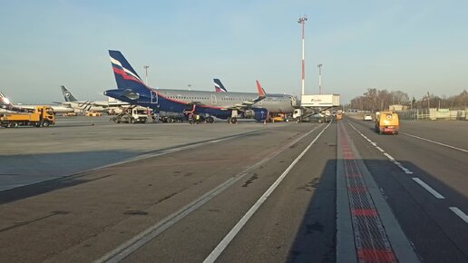 ✈️ Аэропорт Шереметьево глазами пассажира. Взгляд из окна перронного автобуса 🚌