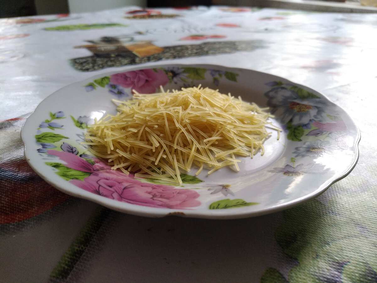 Эту вермишель у нас называют паутинкой. Фото автора.