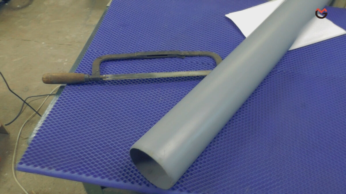 канализационная труба серая