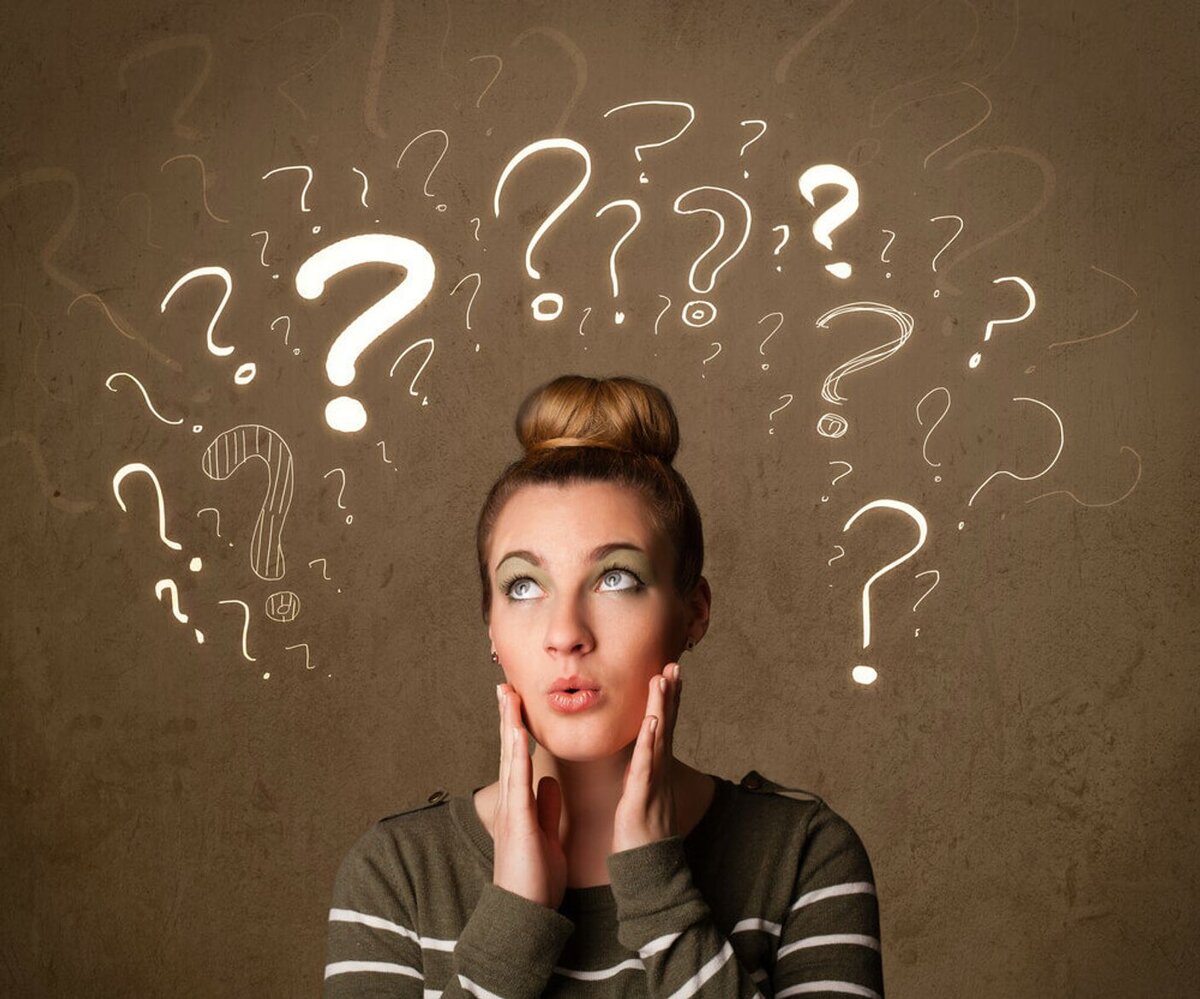 Автор размышляет над проблемой. Рассуждая над вопросом. Вопросы девушке. Автор размышляет над проблемой. Человек философия.