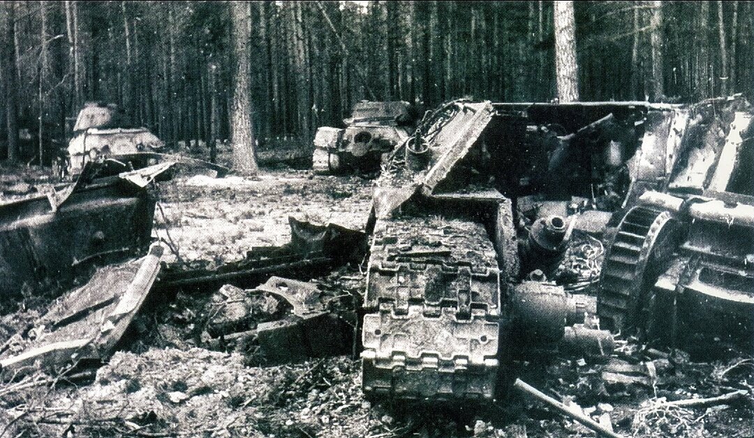 Сколько фашистских танков уничтожил артиллерист борисов. ЗИС-6 подбитый. Танк т34 подбитый танкист. Подбитые российские т60. Т-34 уничтожают немецкие танки.
