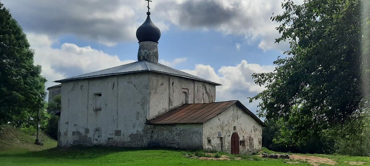 Церковь Косьмы и Дамиана у Гремячей. Фото автора.