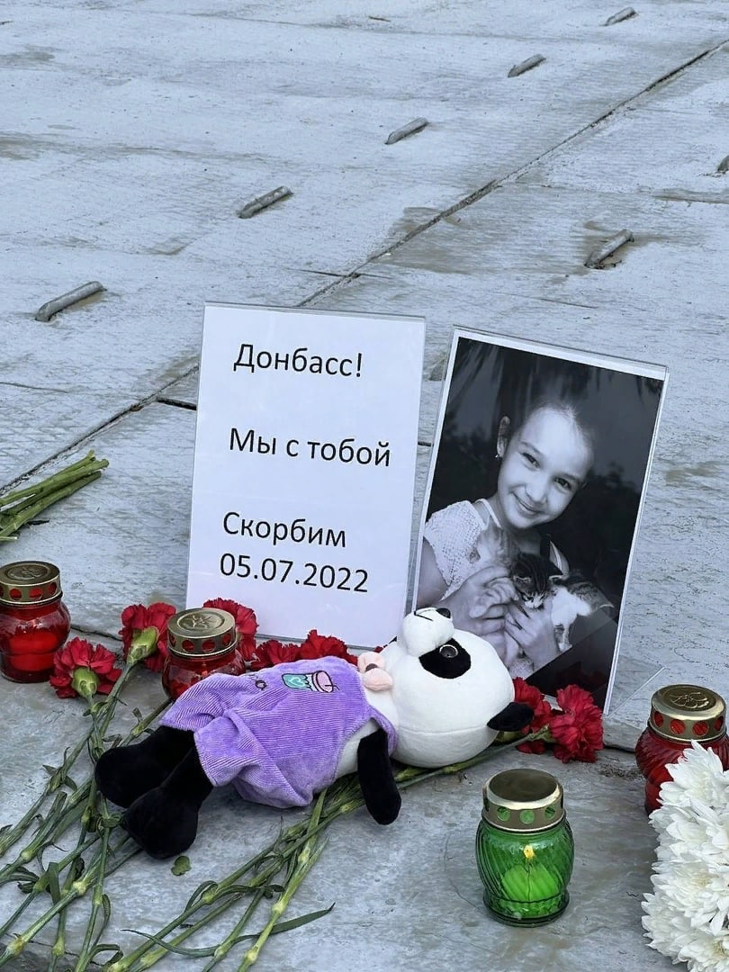 В Москве появился стихийный мемориал 10-летней Вероники Бадиной