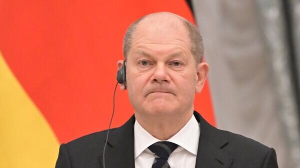    Канцлер ФРГ Олаф Шольц на пресс-конференции по итогам встречи с президентом РФ Владимиром Путиным© РИА Новости / Сергей Гунеев