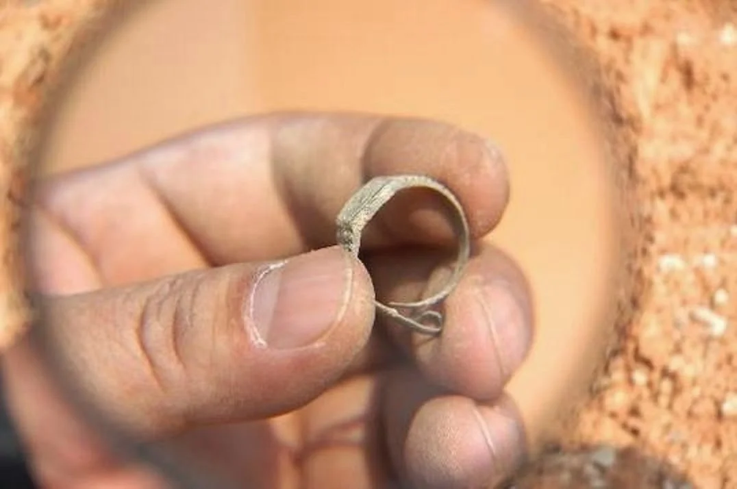 Найденное кольцо с швейцарскими часами 