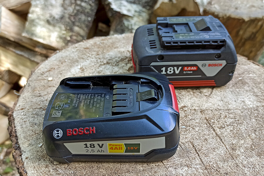 Аккумуляторы BOSCH на 18 вольт из бытовой и профессиональной линейки. (Источник: фото автора)