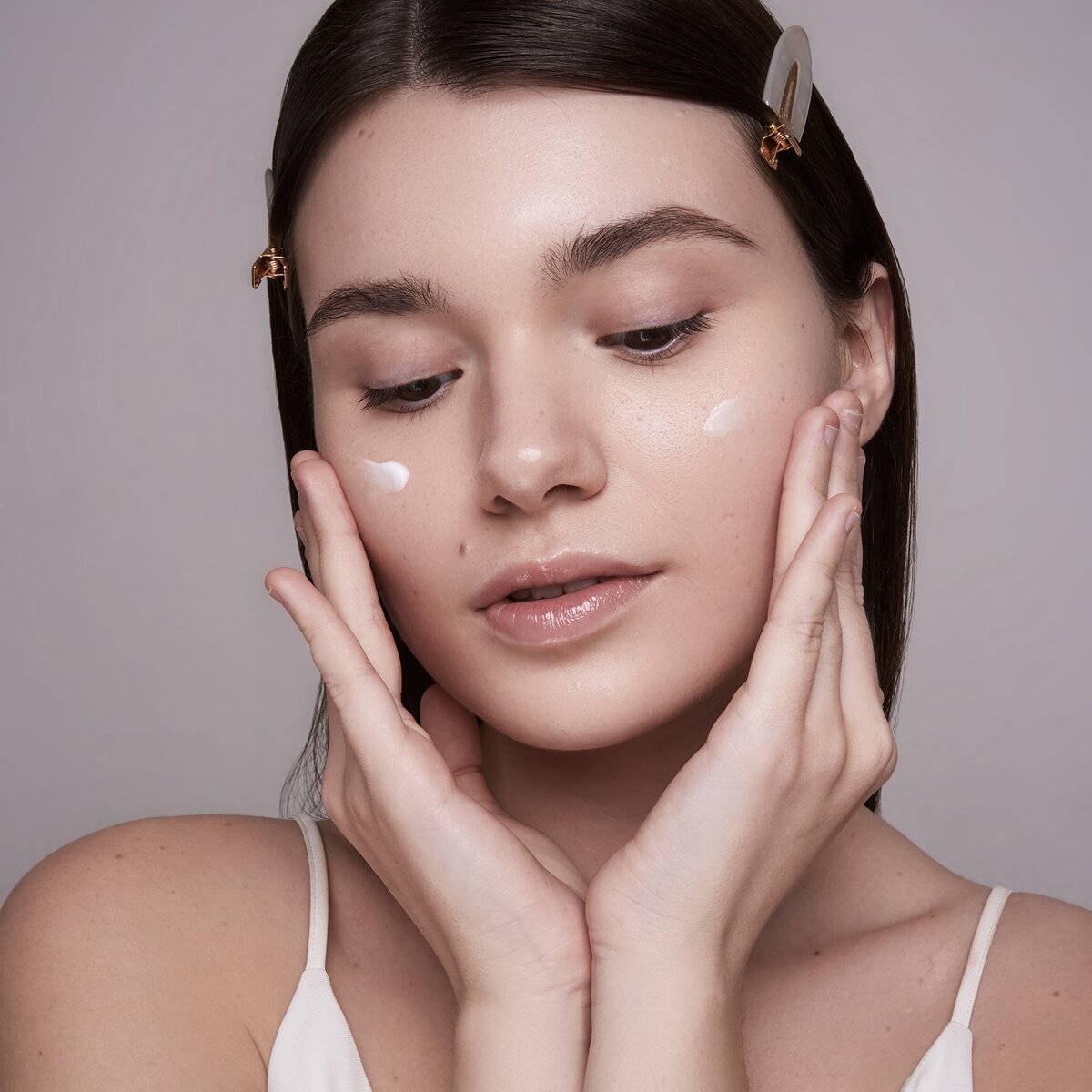 Не забудьте нанести перед макияжем свой любимый увлажняющий крем