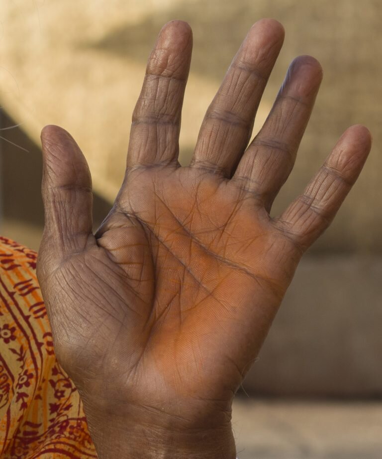 Левая рука Садху.