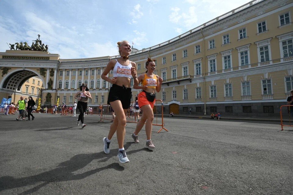     В воскресенье, 7 августа, в Петербурге перекроют движение транспорта на главных центральных улицах. Юлия ПЫХАЛОВА