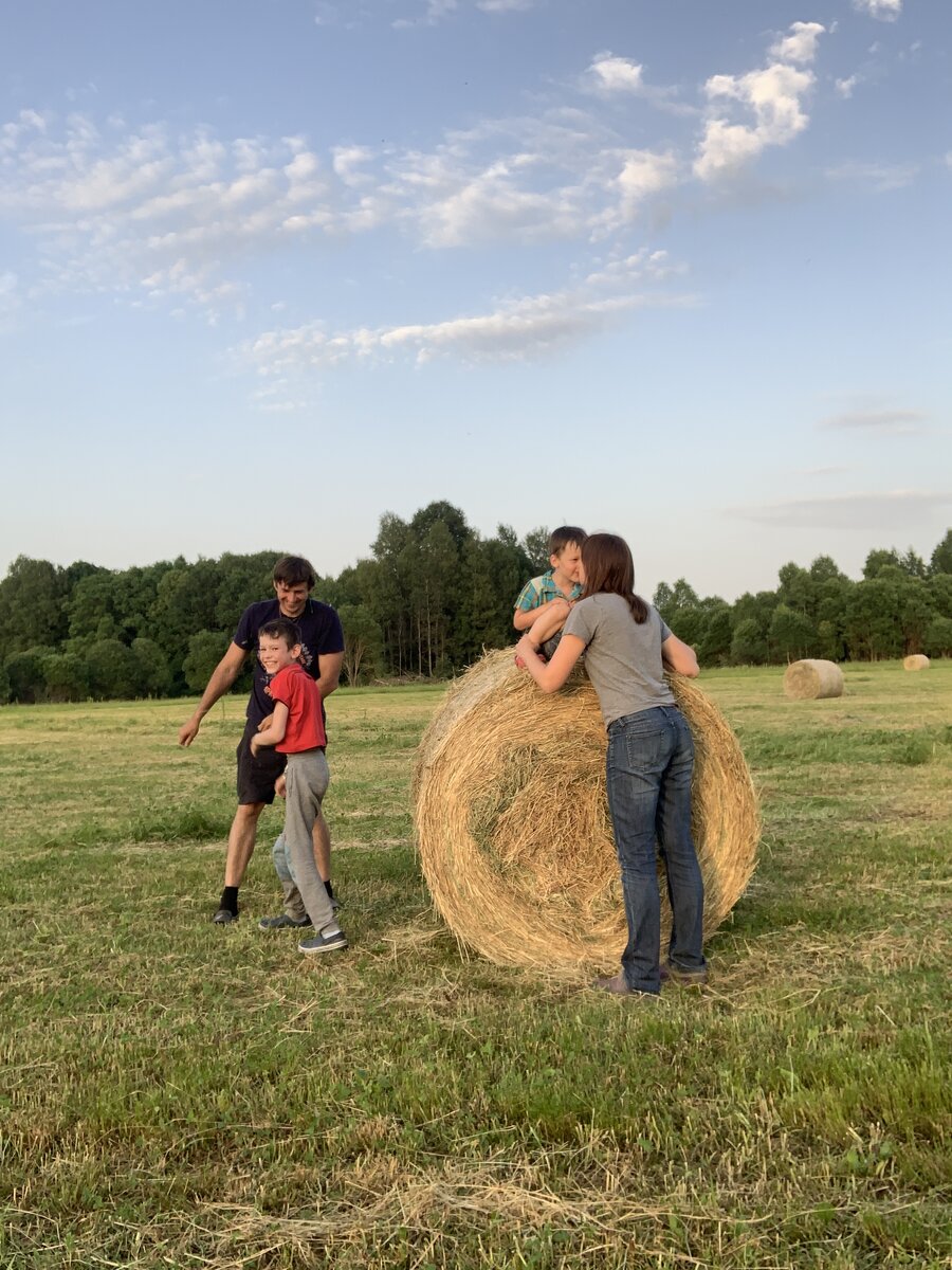 А собрать всех для общего фото - тот еще квест