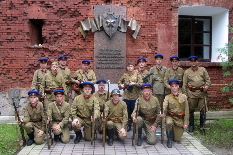 Войска нквд брестская крепость. Конвойные войска НКВД 1941. 132 Батальон НКВД Брестская крепость. 132-Й конвойный батальон войск НКВД. Боец НКВД 1941.