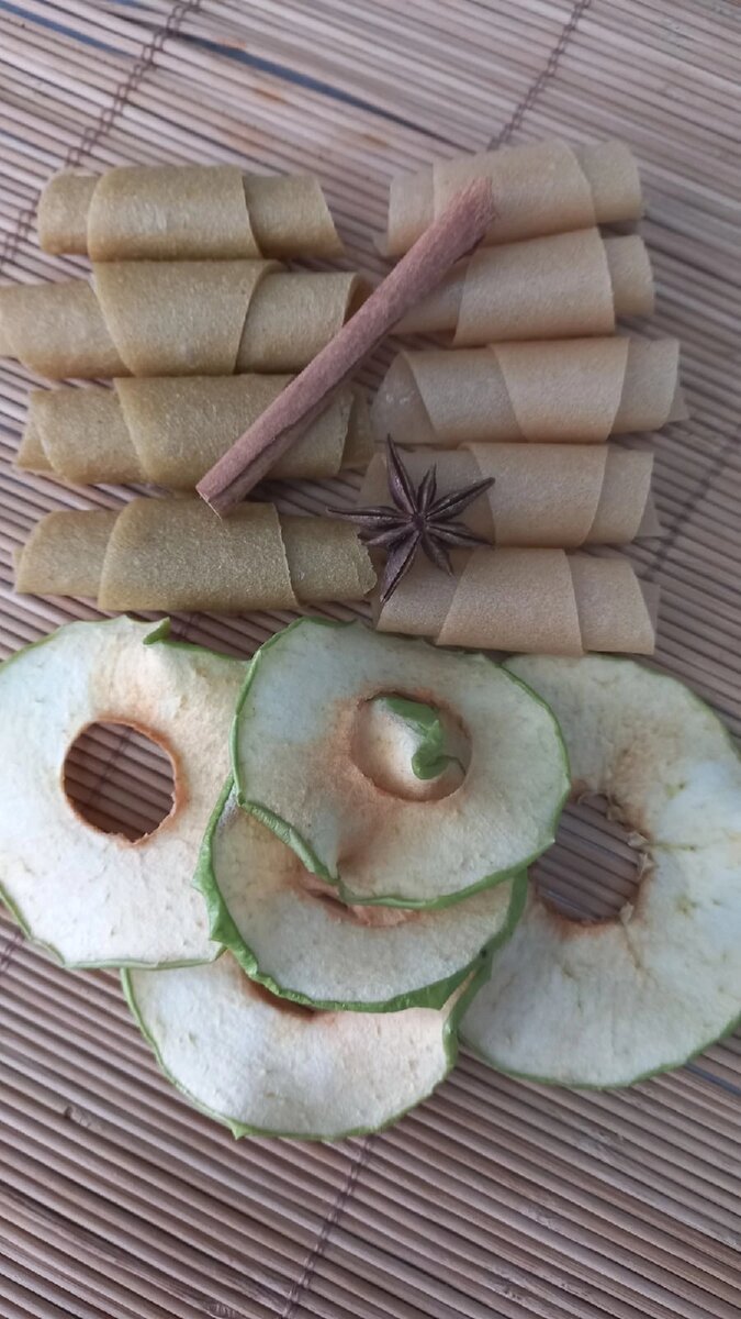 Яблочная пастила и яблочные фрипсы.