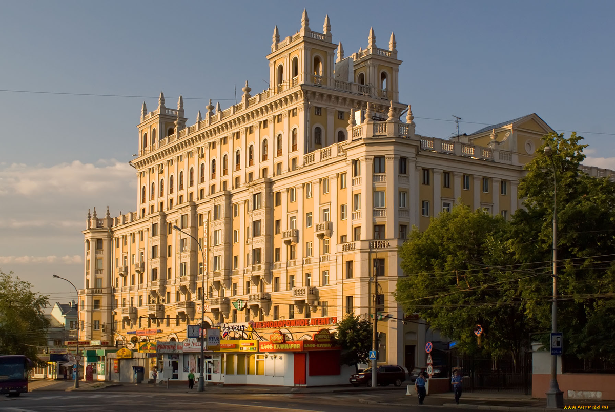 Здания сталинского ампира. Сталинский Ампир в архитектуре Москвы. Стиль сталинский Ампир в архитектуре. Сталинский Ампир Московский проспект. Сталинский Ампир в Новосибирске.