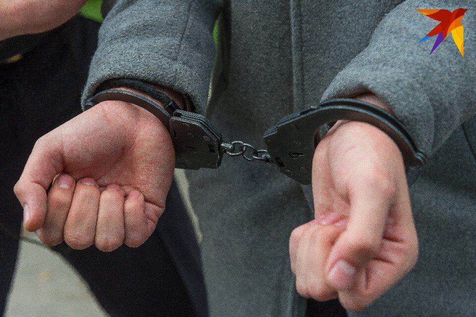     Саратовец не менее 22 раз ударил приятеля кулаками, а также ножкой от стула. Олег ЗОЛОТО