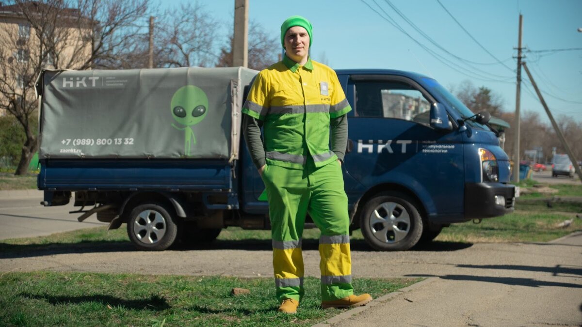 Сотрудники компании одеты в фирменную спецодежду ― их не перепутаешь