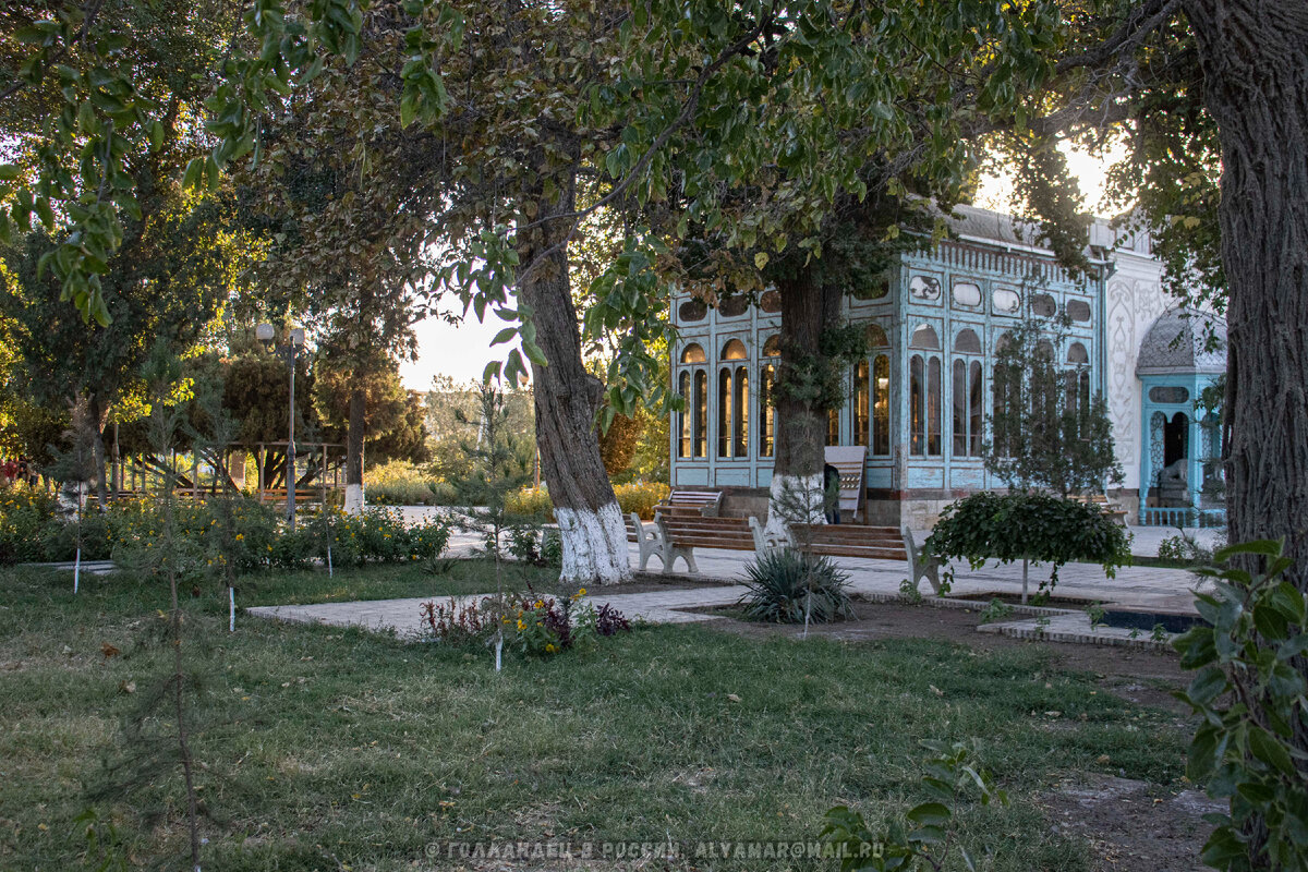 Двор на даче эмира - в Мохи Хоса. Фото: из личного архива