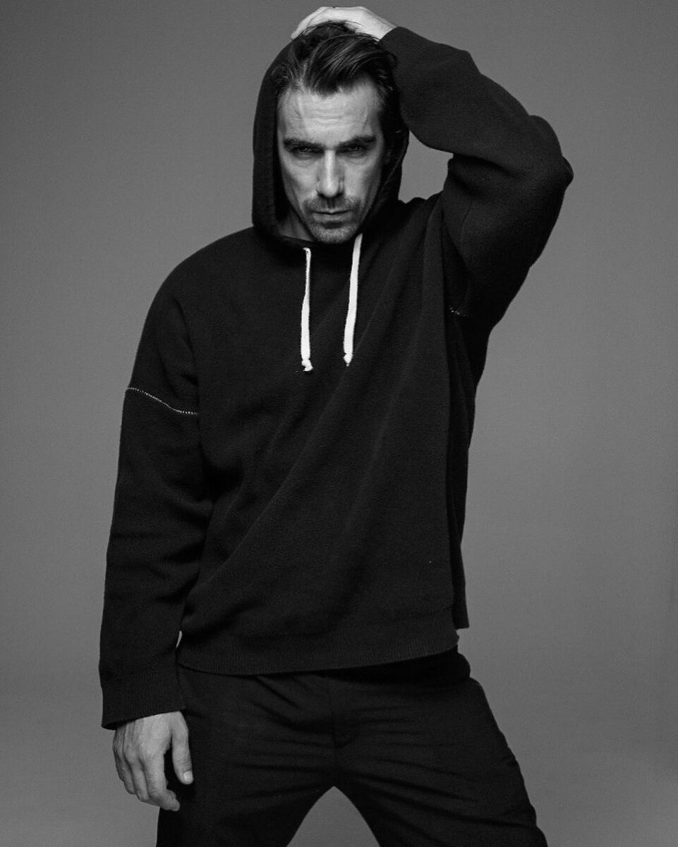 Керем Бурсин, Бурак Озчивит и други глумци: ухватите ТОП 5 турских срцелопаца