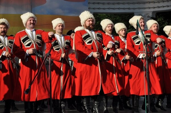 Кубанский казачий хор. Фото из открытых источников https://www.proconcert.ru/netcat_files/multifile/2560/kazachiy_hor1.jpg