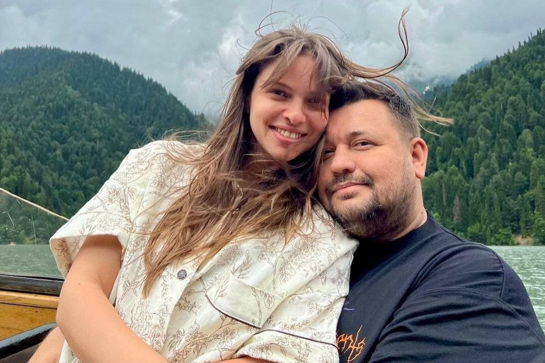     «Наш 17-й год у дверей»: Сергей Жуков в стихах обратился к жене в день ее рождения
