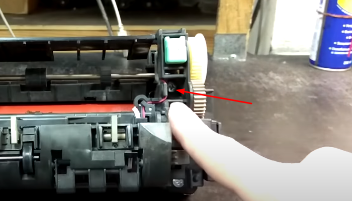 Фото 20. Извлекаем лампу из тефлонового вала